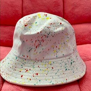 Bucket hat